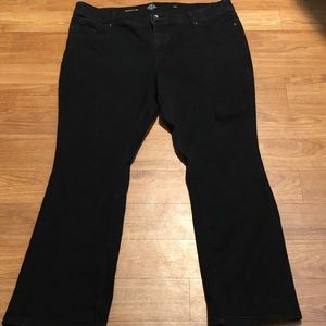 💅🏾20W St. John’s Bay Black Bootcut Jeans